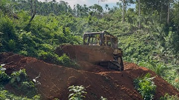 The Process of forming oil Palm terraces in the mountains using a D6R XL Bulldozer