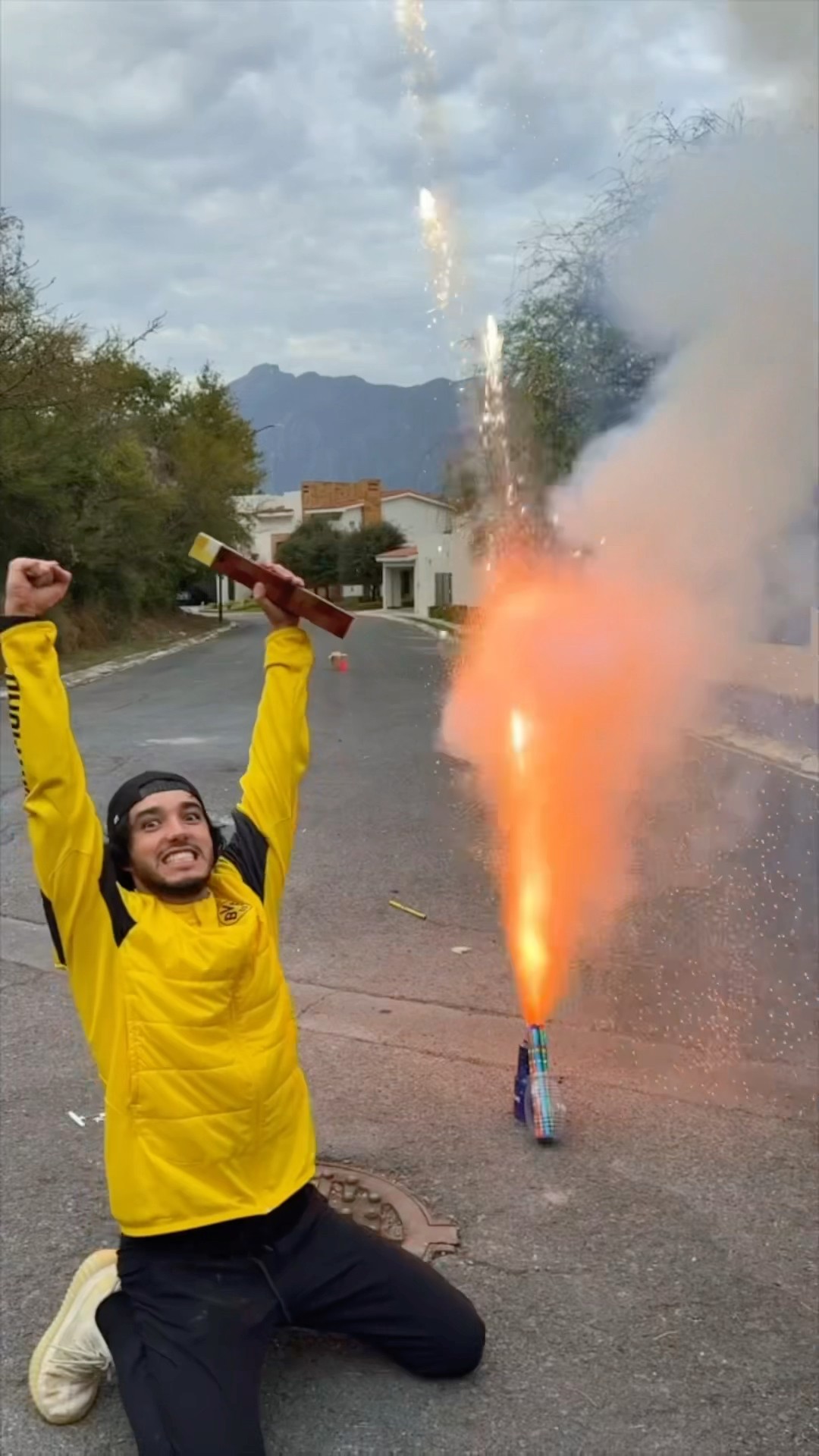 ASI ILUMINAN LOS FUEGOS ARTIFICIALES MAS BARATOS?QUEDE CIEGO?