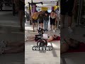私たちは皆 同じ場所に閉じ込められています 私たちは皆 同じ場所に閉じ込められています