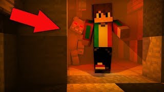 КТО СЛЕДИТ ЗА МНОЙ В МАЙНКРАФТ 100% ТРОЛЛИНГ ЛОВУШКА MINECRAFT ОН СЛЕДИТ ЗА МНОЙ В ДЕРЕВНЕ ЖИТЕЛЕЙ