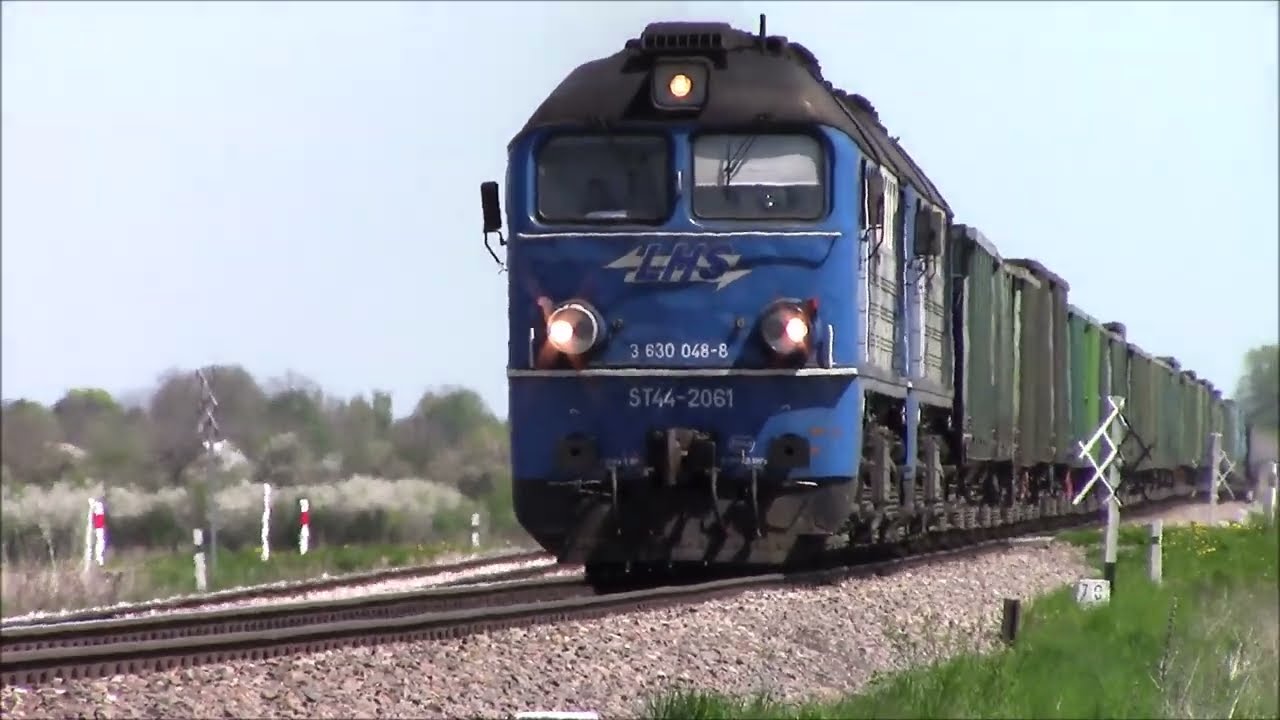 ST44-2061 i ST44-2055