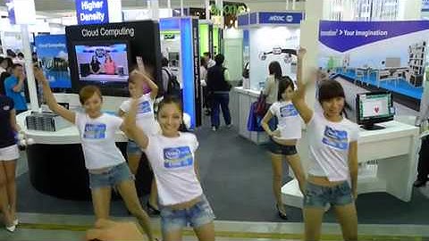 Intel Booth Babes Dancing @ Computex 2011