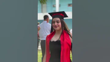 المؤثرة إيناس عبدلي في حفل التخرج بعد نجاحها في شهادة البكالوريا الفرنسي ألف مبروك ومزيد من التألق 