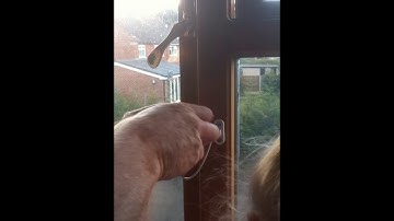 Fitting a cable restrictor lock for child safety