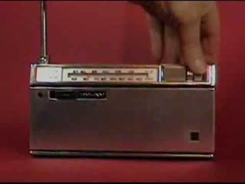 File:Vintage Panasonic Two-Band (FM-AM) Transistor Radio, Model RF