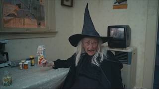 реклама Skittles Witch на Хэллоуин. попробуй радугу