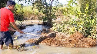 Remove rubbish and straw that clogs roads due to dry season floods by Clean  Daily12M 2,153 views 2 months ago 5 minutes, 31 seconds