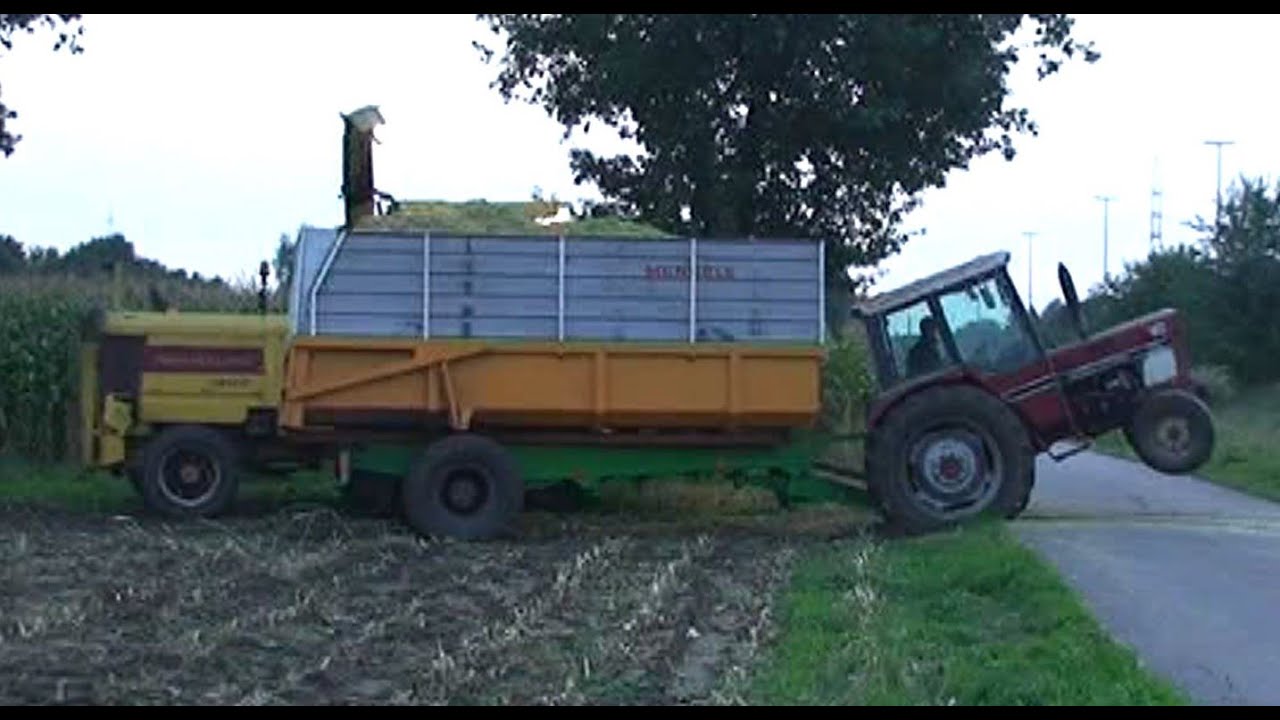 Maïs 2008 Veehouders uit Beerse(B) met New Holland 1900 en een steigerende International 745