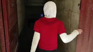 爆撃を逃れて地下室に暮らす　東グータの11歳