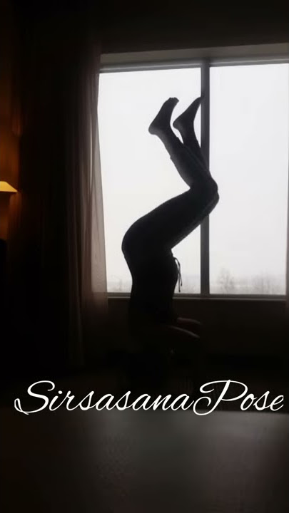 Pregnant yoga : pose 2