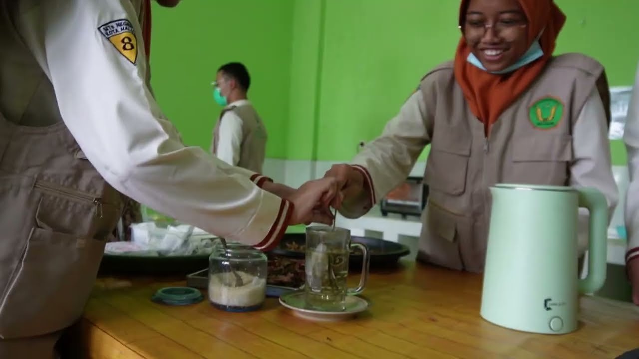 INOVASI TEH DAUN PUCUK MERAH - TIM ADIWIYATA MATSANDATAMA 2025