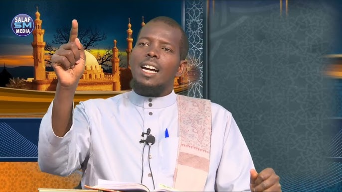 Onam mushukchasini onanizm qiladi Uning irodasiga qarshi eshakda becerdin