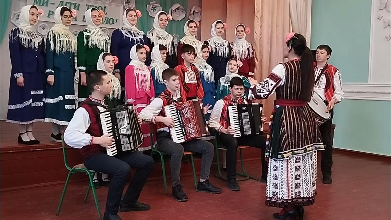 Хор " Звездици".Болгарська народна пісня " Гергьовски люлки", обр. Н ...