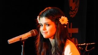 Video shot at the best buy theater in nyc. selena gomez concert for
unicef. with a panasonic lumix dmc-zs20.