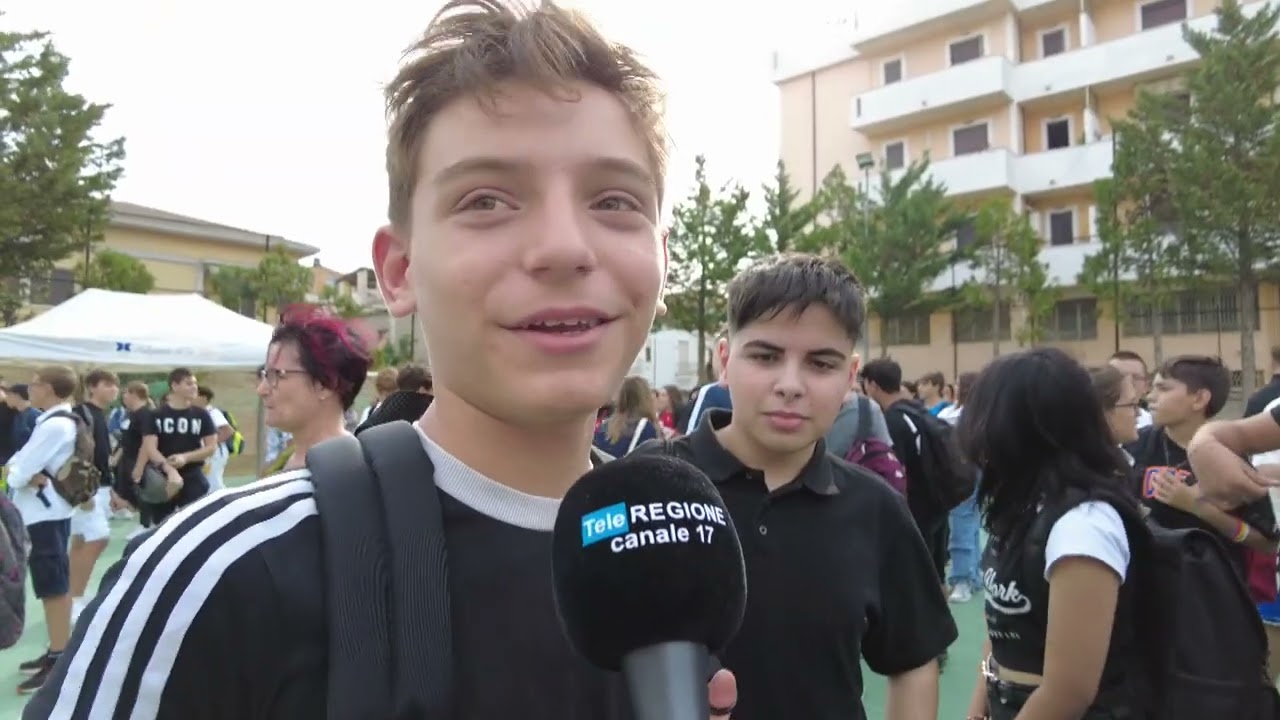 Pescara, sogni e aspettative del primo giorno di scuola all'istituto De Cecco - 12/09/2024