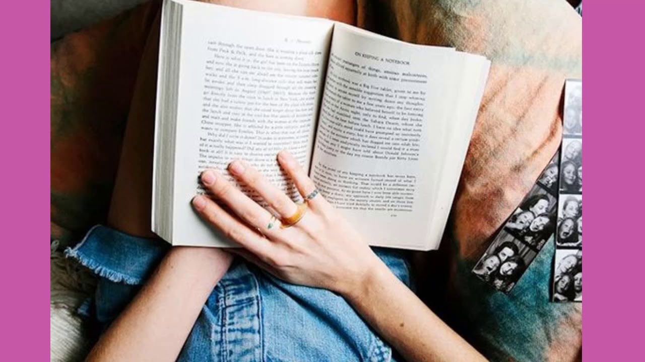 девушка с книгой. женщина с книгой в круге. открытая книга девушка. девушка с книгой. читаем книги летом.