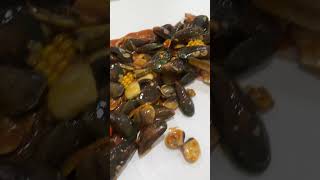 MENDEM SEAFOOD TUMPAH ALA BANG DJALOE #food #foodie #seafood #seafoodlovers #foodshorts #makan #enak