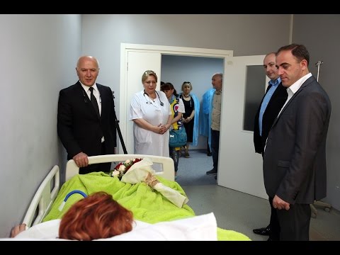 თბილისის მერმა ცხოველისგან დაშავებული ზოოპარკის მომვლელი მოინახულა