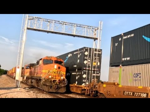 East meets West BNSF action at MP 132.4  6-6-23 Please subscribe 😊