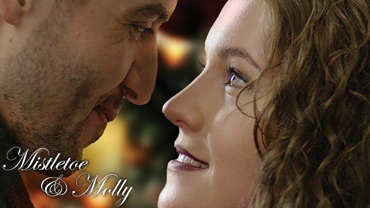 Mistletoe & Molly 2021 Christmas Film | Eden Broda, Zach Smadu | Review