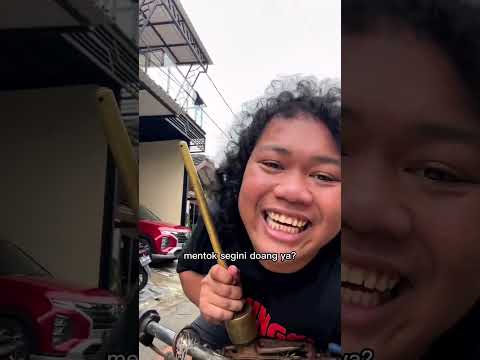Nih motor gw… SENGGOL DONG