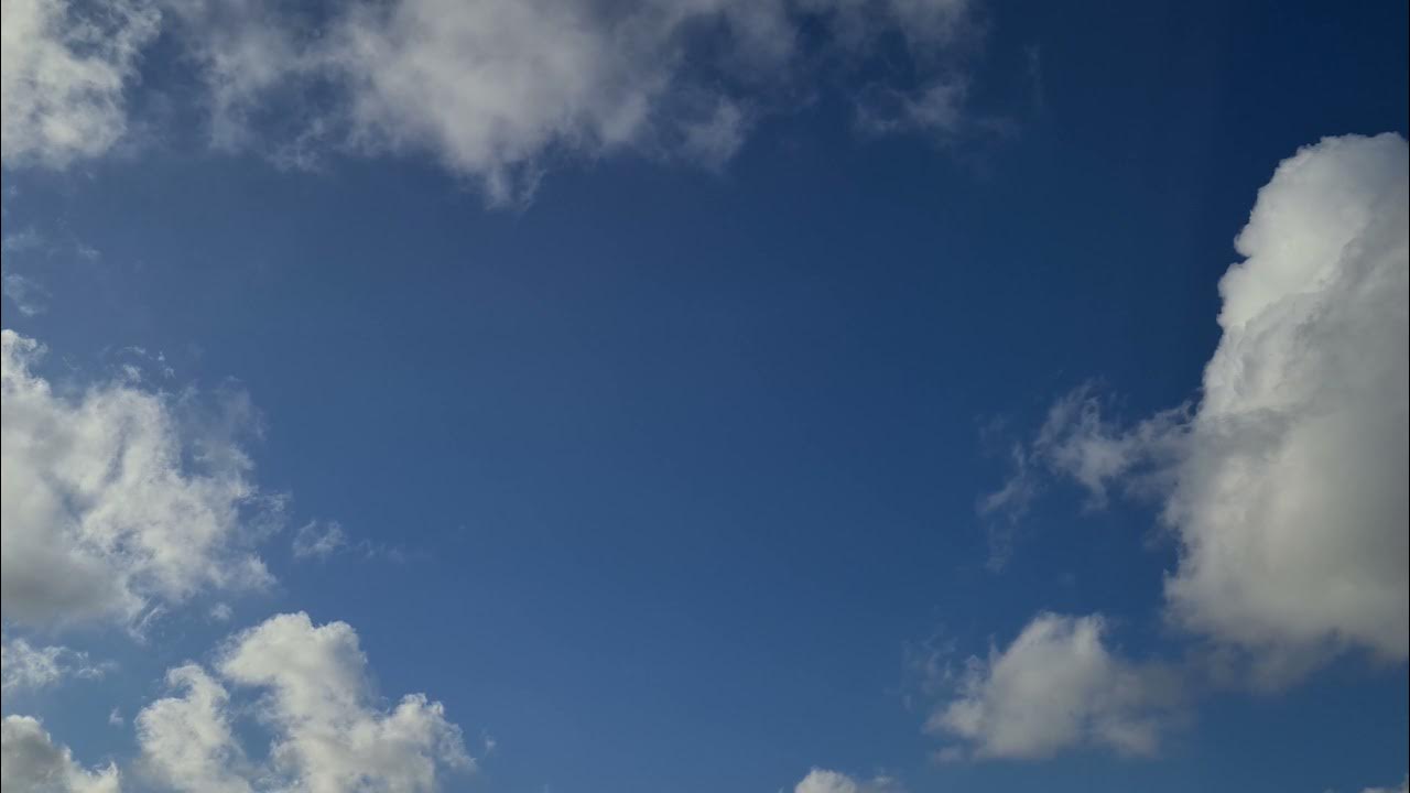 Футаж небо с облаками. Облаком по небу видео. Летать в облаках. Облака плывут. Облаком по небу видео.