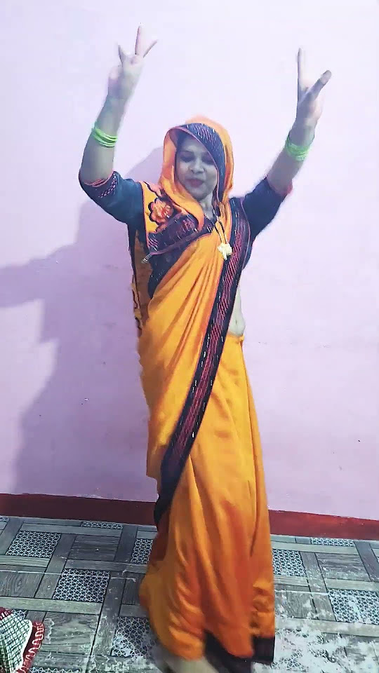 fagun me holi khelungi balam mohi magayede pichkari mp3