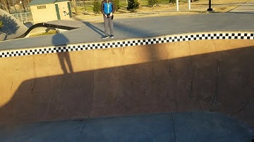 8s xmaxx in the bowl (old old footage)