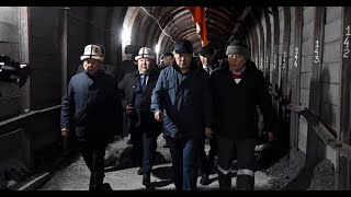 картинка: «Президентский», «Премьер», «Советник». Садыр Жапаров осмотрел тоннели супер-канала «Алгакадам»