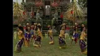 プスパレスティ ( Tari Puspa Wresti・歓迎の花まきの踊り )