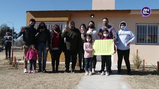 Dos familias de Batavia y seis de Nueva Galia celebraron el techo propio