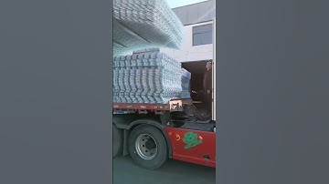 🚛✨ Large quantities of wire mesh are being loaded and shipped!#WireMesh  #ConstructionMaterials