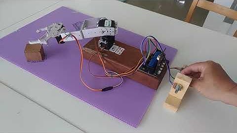 microbit 機械手臂利用可變電阻控制1