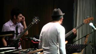 Miniatura de vídeo de "Glenn Fredly ft. Indra Lesmana - Jemu @ Mostly Jazz 03/12/11 [HD]"