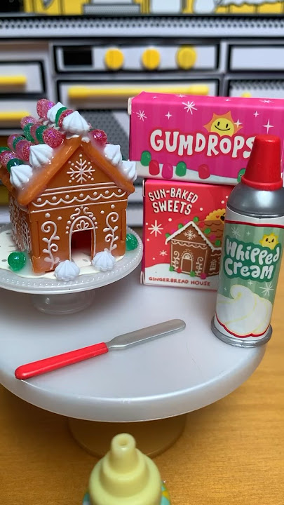 Making a gingerbread house!!🎄💖😃@Miniverse #miniverse #miniversemake, Mini  Verse