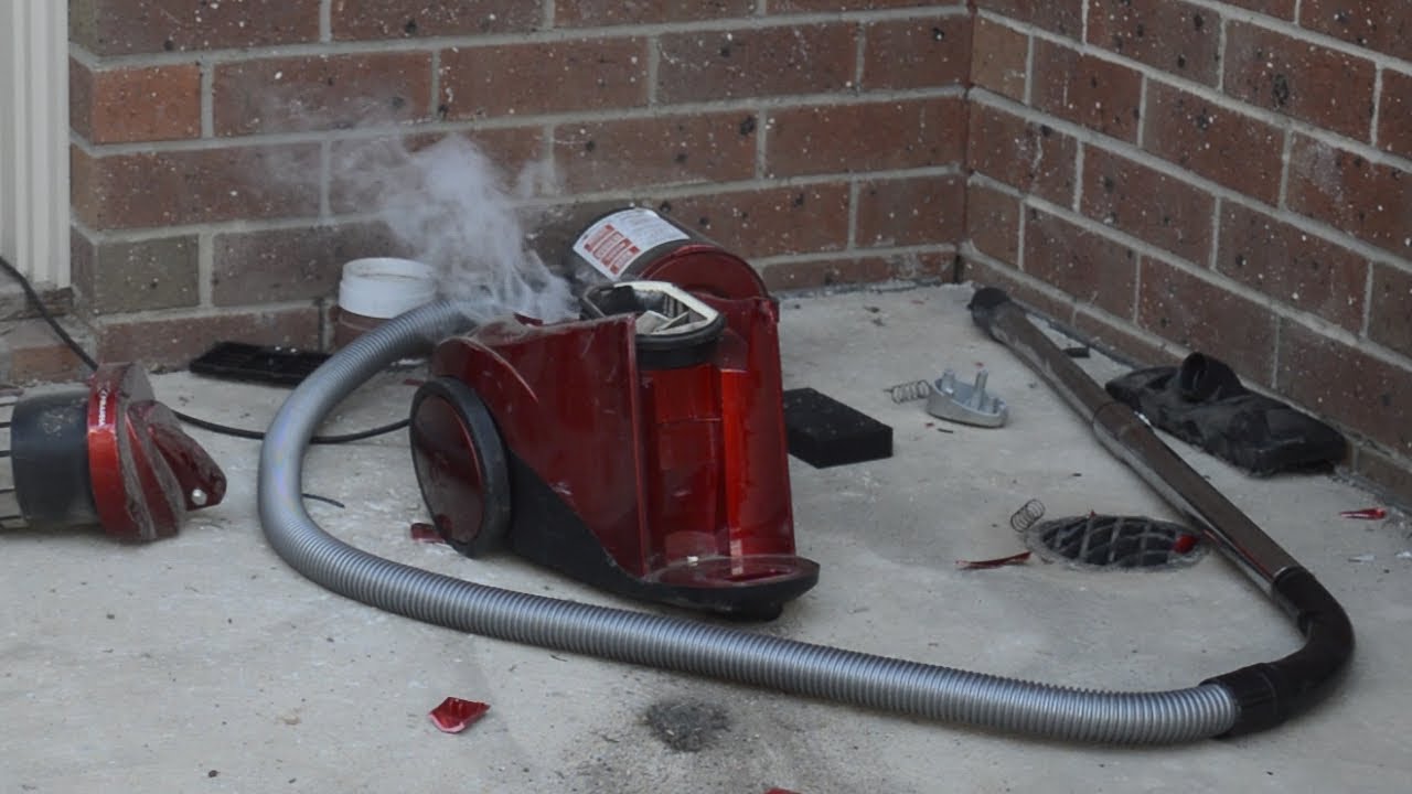 Smashing a Piranha FJ144-140-500 Cyclone Vacuum Cleaner