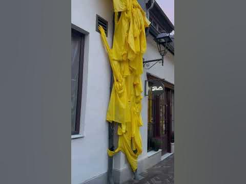 Странная инсталляция посреди города 😱 - YouTube