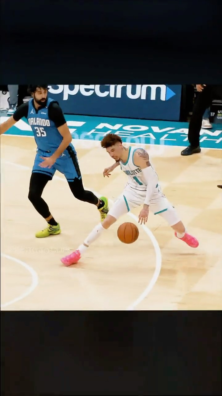 Give LaMelo some help ??
