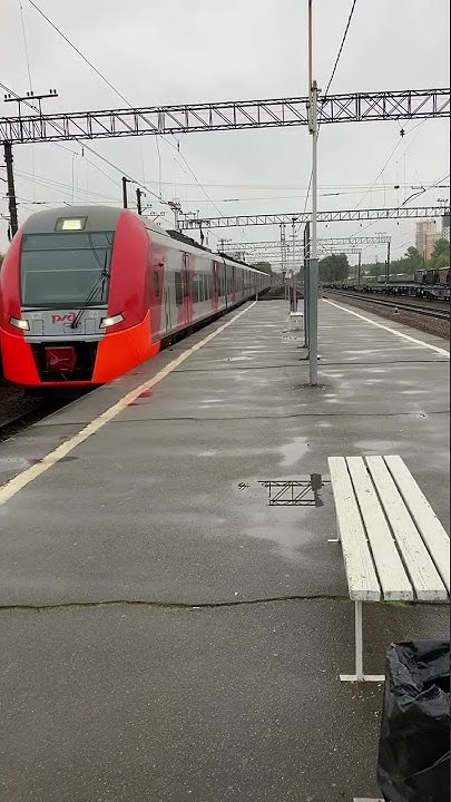 Скоростной поезд эс2г ласточка кузнечное — Санкт Петербург проезжает ...