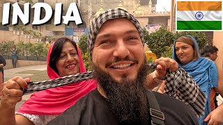 This Is HOW SIKH PEOPLE TREAT YOU In Gurudwara Sis Ganj Sahib, Old Delhi, India 🇮🇳