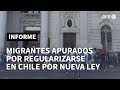 Migrantes desesperados por regularizarse en Chile ante ley que facilita expulsión | AFP