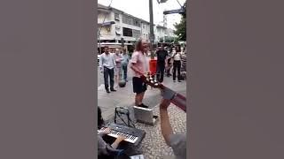 Tropicana - Alceu Valença canta com músicos de rua no Rio de Janeiro