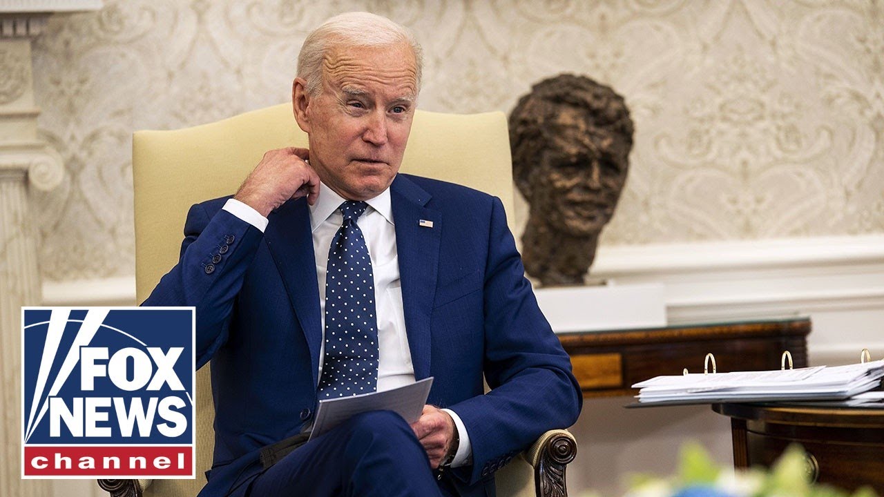 ⁣Americans question Biden’s guidance to prioritize COVID treatments by race | Digital Original