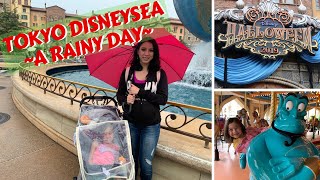 A Rainy Day at Tokyo DisneySea | Halloween, Food, Rides, &amp; More!