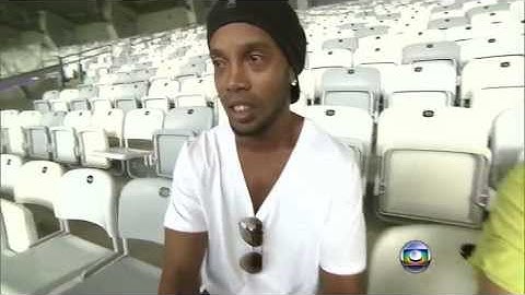 Ronaldinho Gaúcho revela que quase parou de jogar por causa da mãe