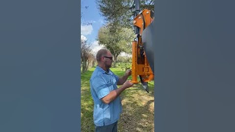 Adjusting the feet on an Optimal tree spade