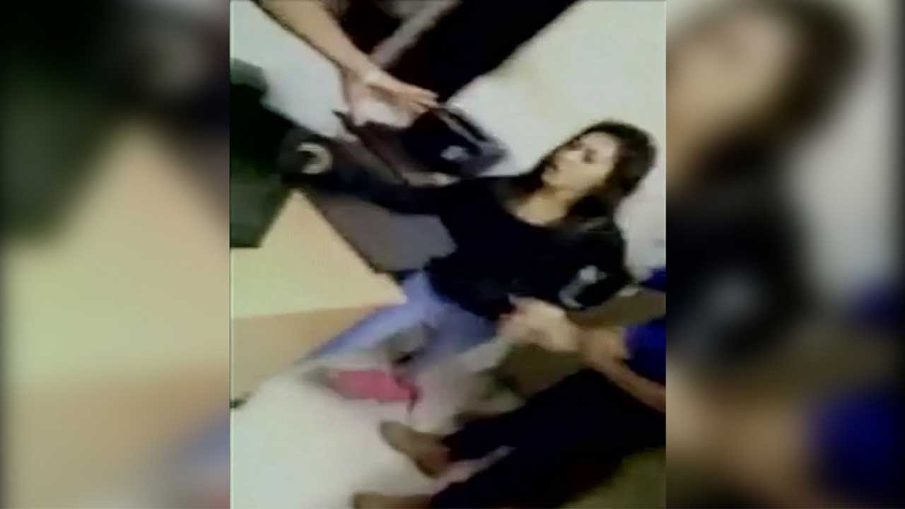 Drunk girl creates ruckus at a Police station in Telangana - YouTube