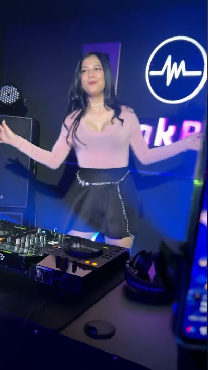 Short Video DJ Raisa Studio Breakbeat