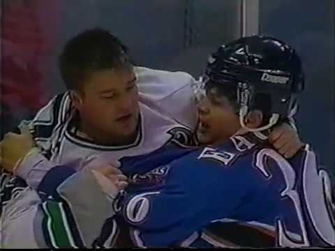 Mark Tinordi vs Scott Daniels & Kevin Kaminski vs Jocelyn Lemieux - Capitals vs Whalers Brawl 1995