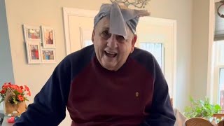 Papas new vibration plate 🤣🤣😭